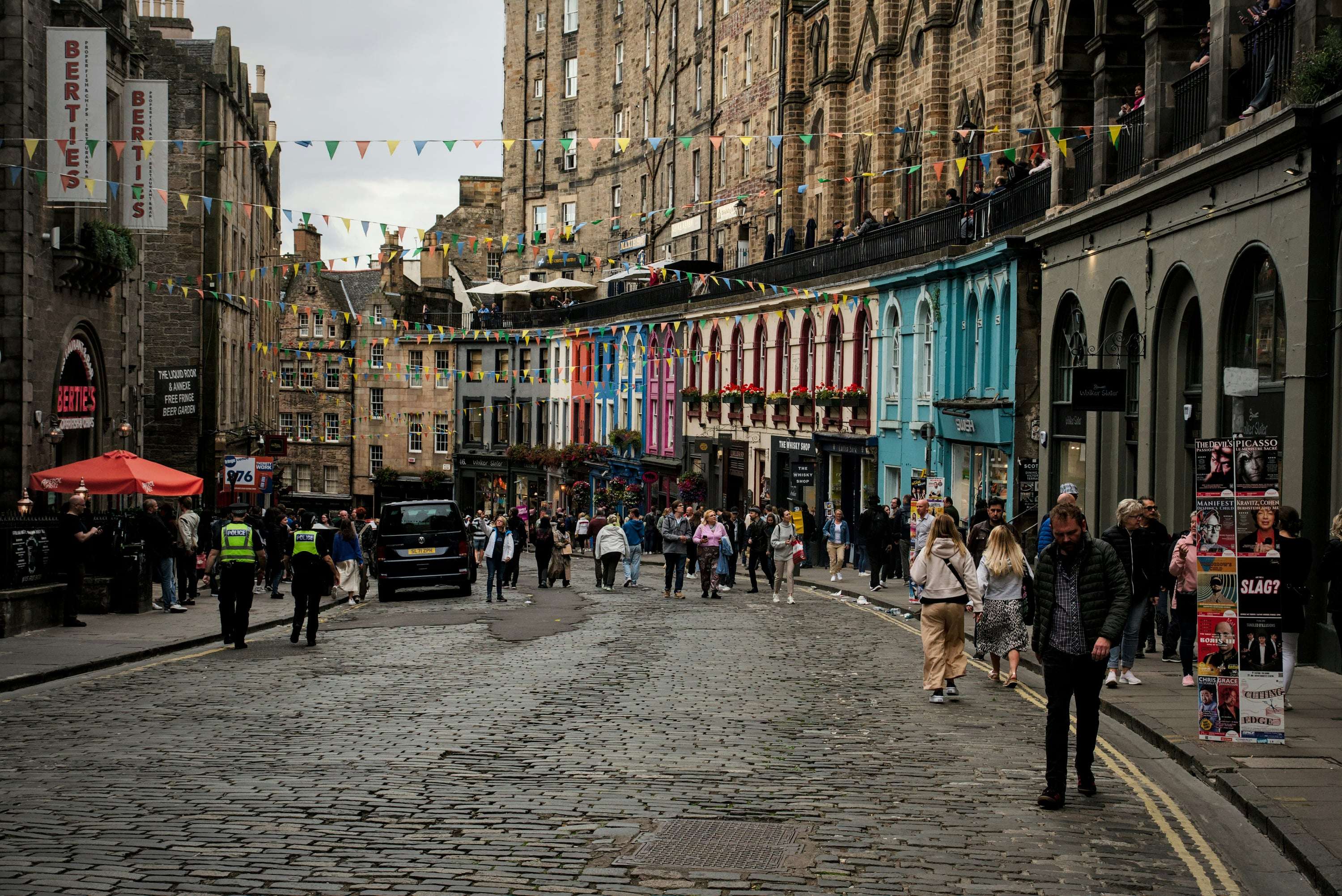 Victoria street colored houses in the Harry Potter tour in Edinburgh