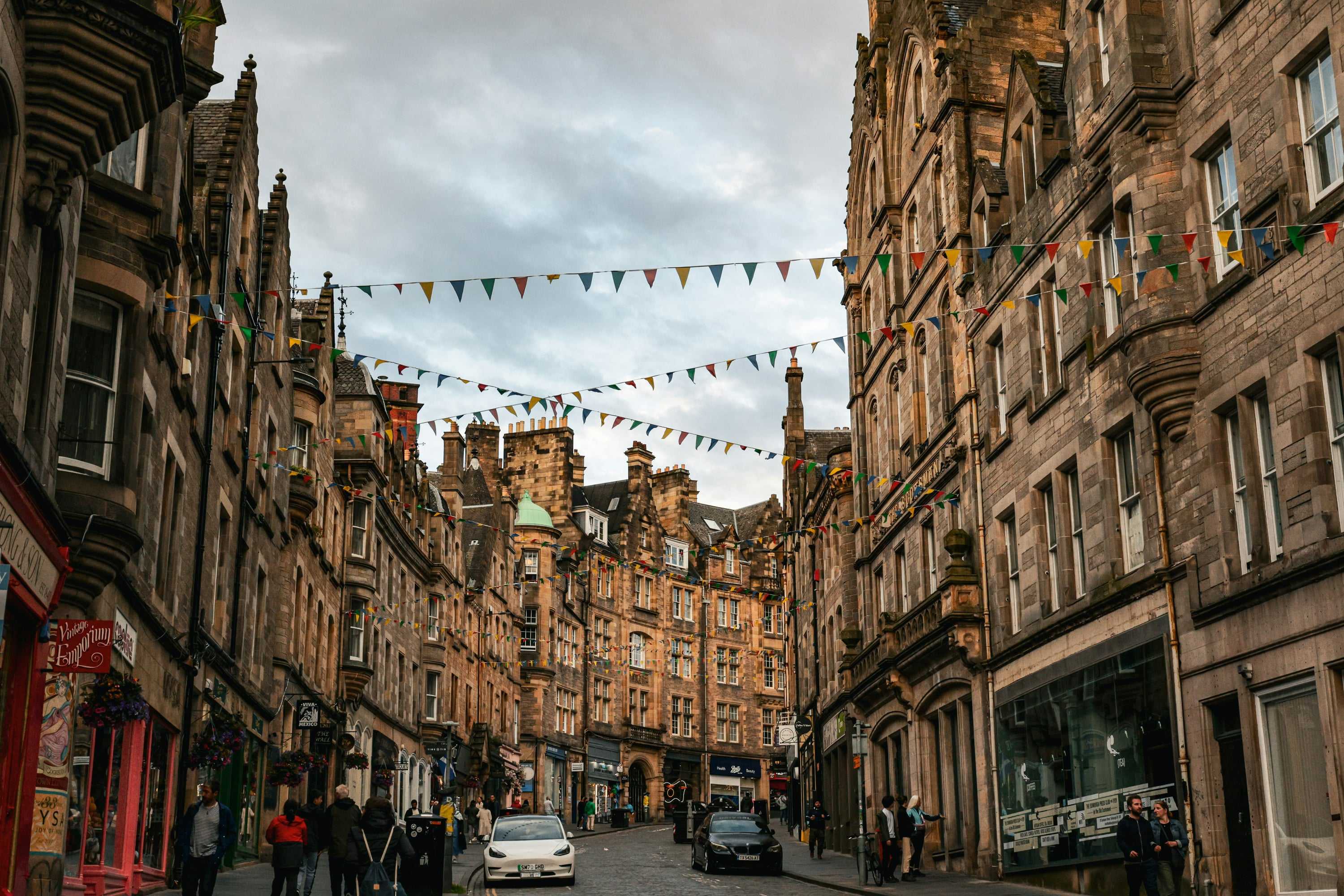 Calle Victoria visitada en el free tour de Edimburgo